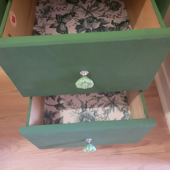 Redone green side table - Picture 3 of 3